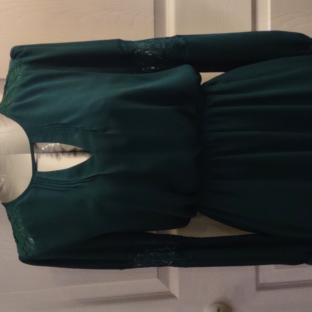 Emerald green above the knee dress - Picture 3 of 11